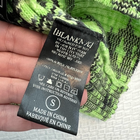 BlankNYC Women's Green The Clash Crew
Neck Balloon Sleeves Sweater - Picture 16 of 16